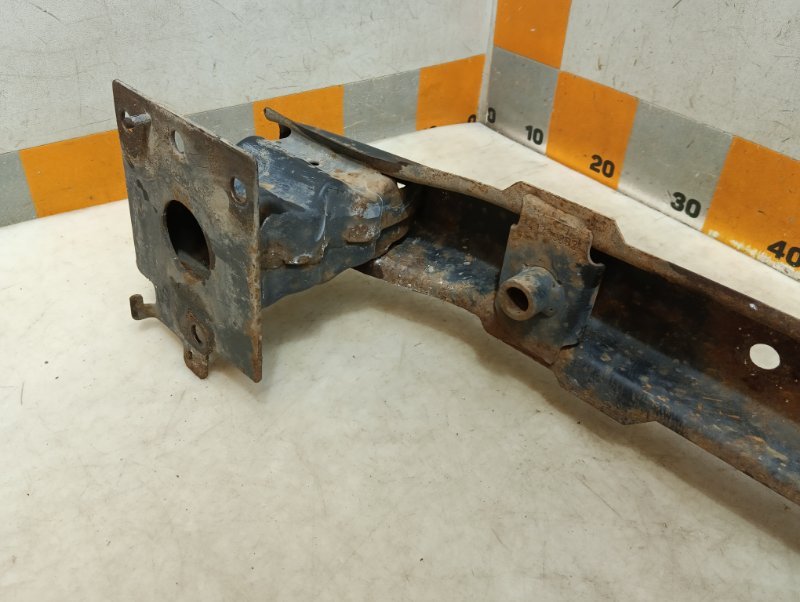 Усилитель переднего бампера