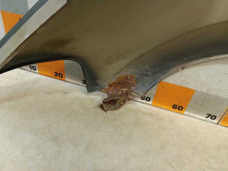 Крыло переднее правое