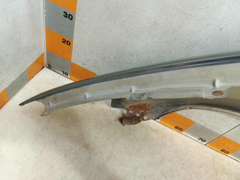 Крыло переднее правое