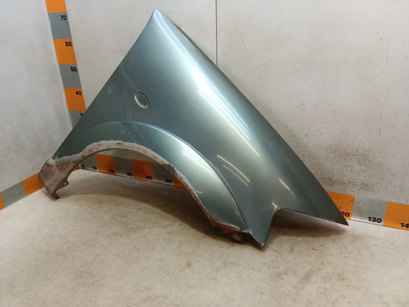 Крыло переднее правое