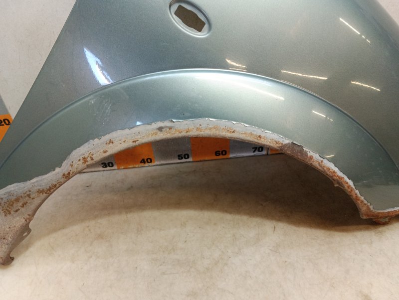 Крыло переднее правое