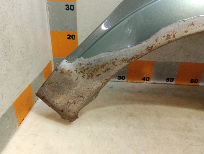 Крыло переднее правое