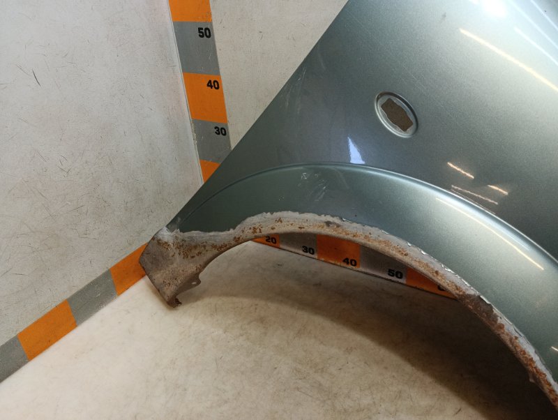 Крыло переднее правое