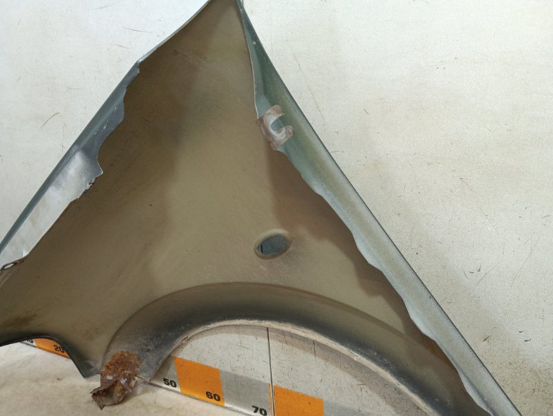 Крыло переднее правое