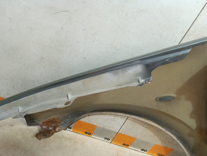 Крыло переднее правое