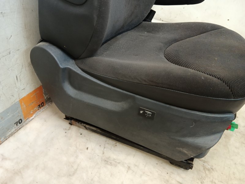Сиденье переднее правое