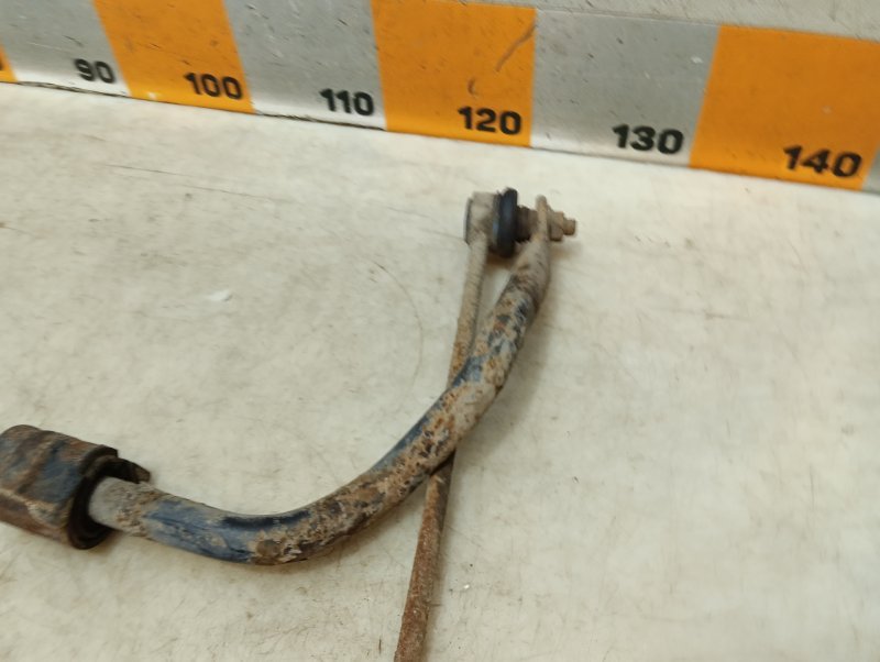 Стабилизатор передний