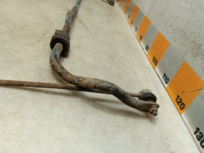 Стабилизатор передний