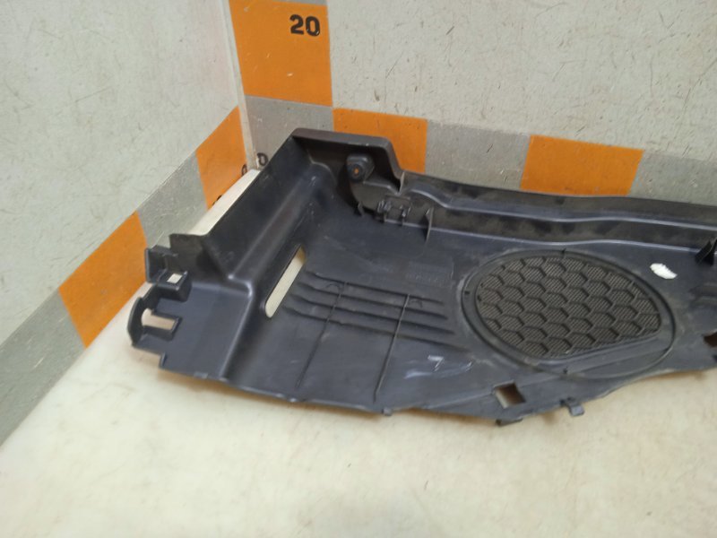 Держатель задней полки