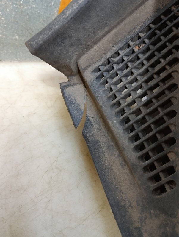 Решетка стеклоочистителей (Жабо)