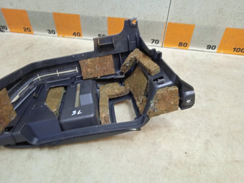 Держатель задней полки