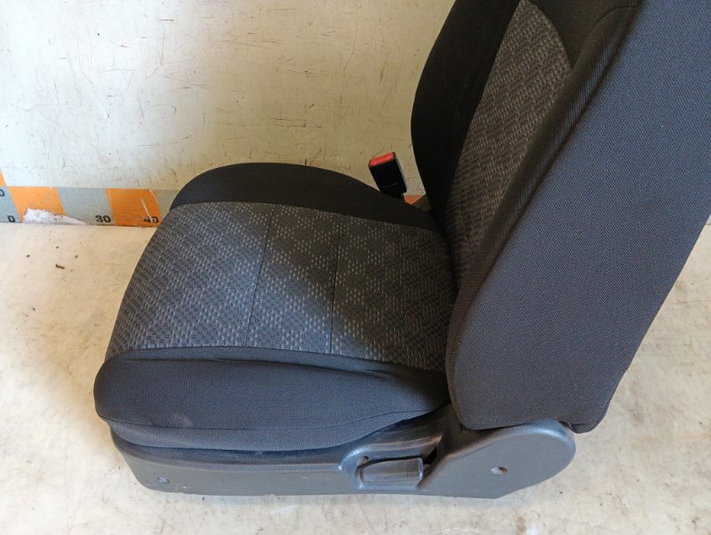 Сиденье переднее левое
