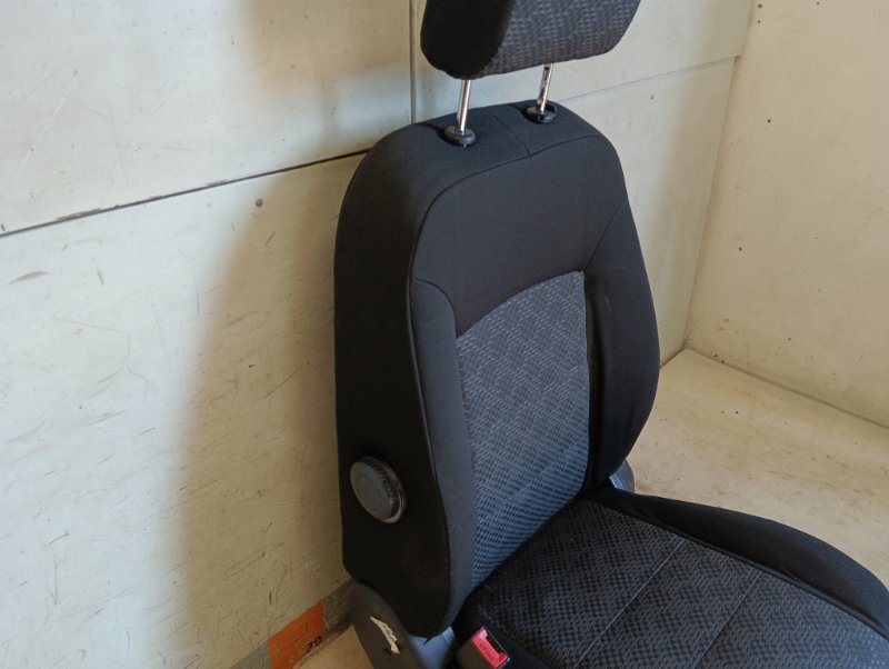 Сиденье переднее левое