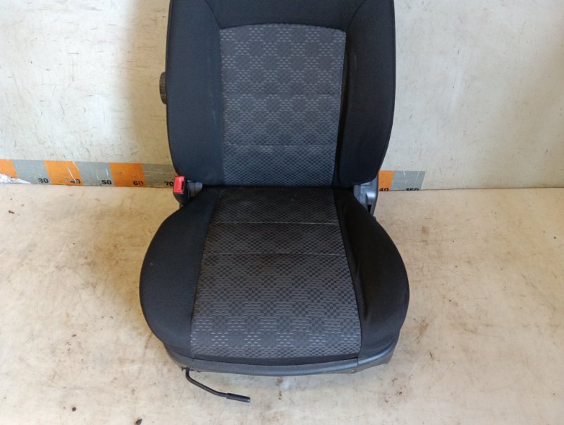 Сиденье переднее левое