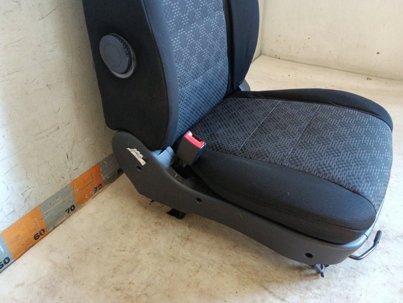 Сиденье переднее левое