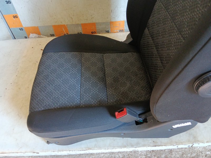 Сиденье переднее правое