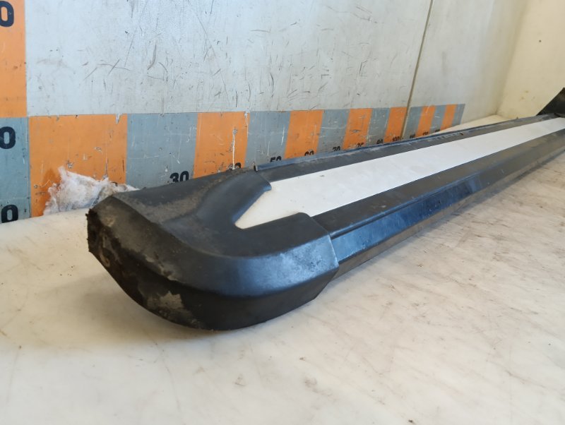 Подножка правая