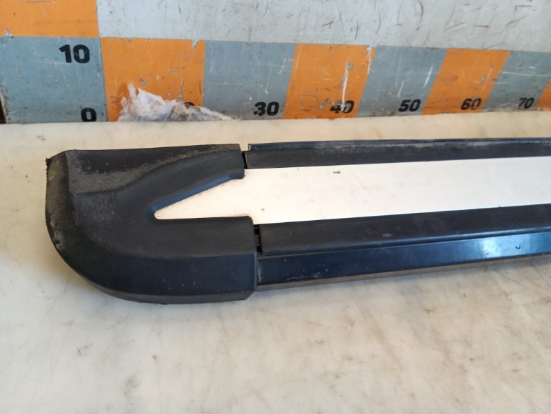 Подножка правая