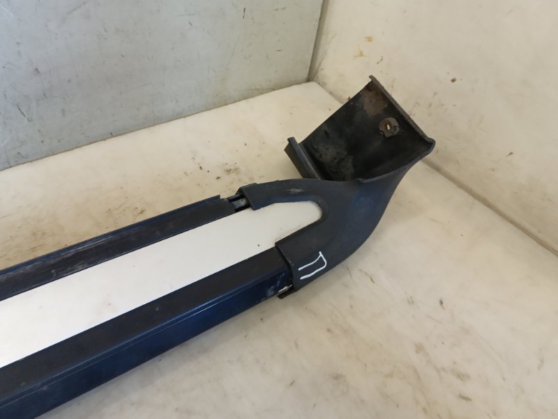 Подножка правая