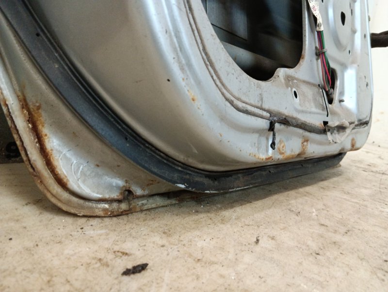 Дверь задняя левая