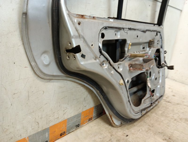 Дверь задняя левая