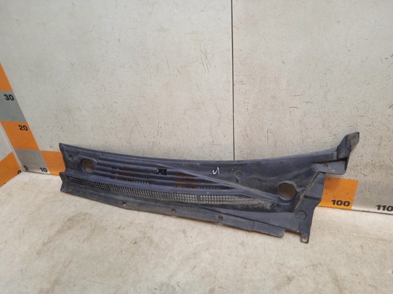 Планка под лобовое стекло