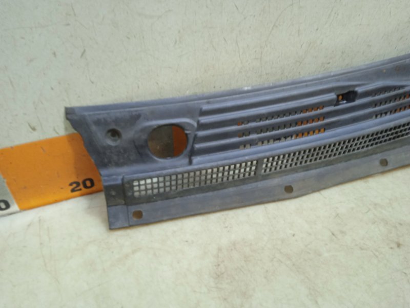 Планка под лобовое стекло