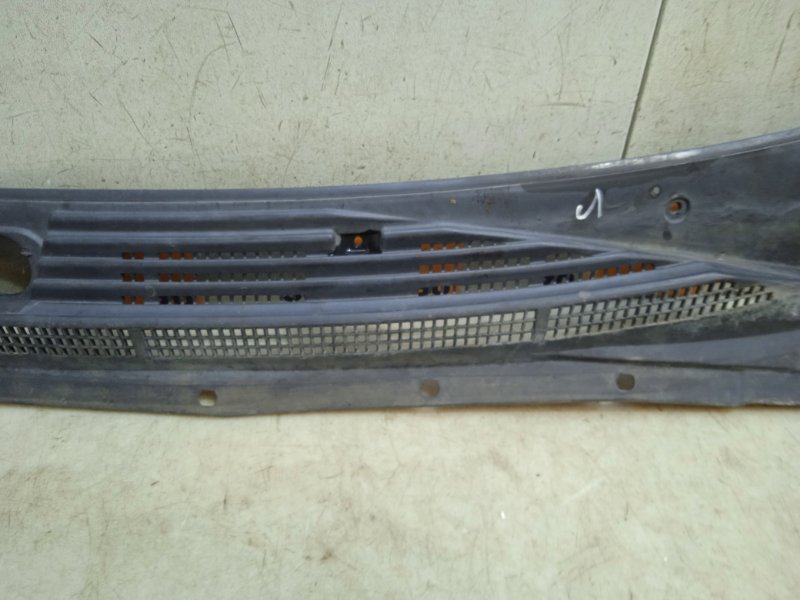 Планка под лобовое стекло