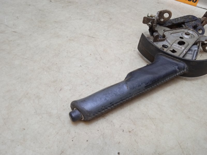 Рычаг стояночного тормоза