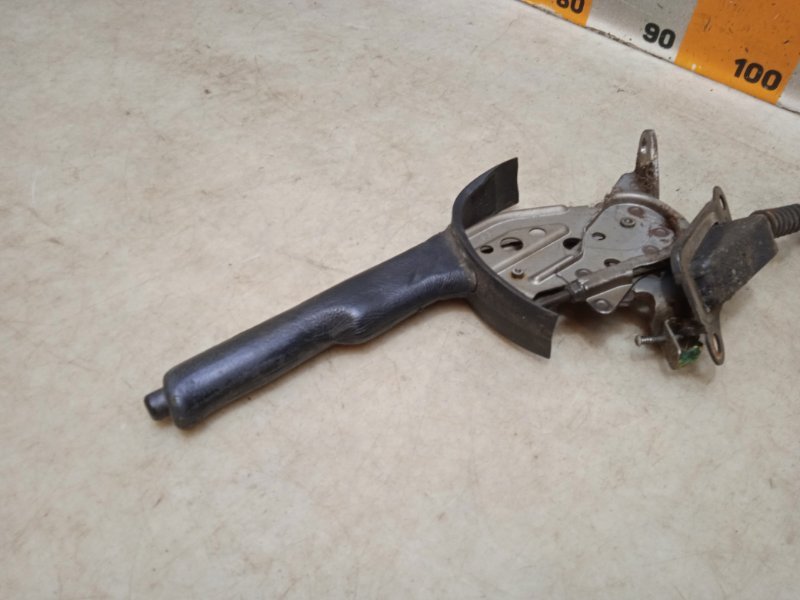 Рычаг стояночного тормоза