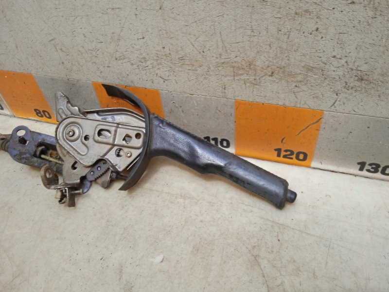 Рычаг стояночного тормоза