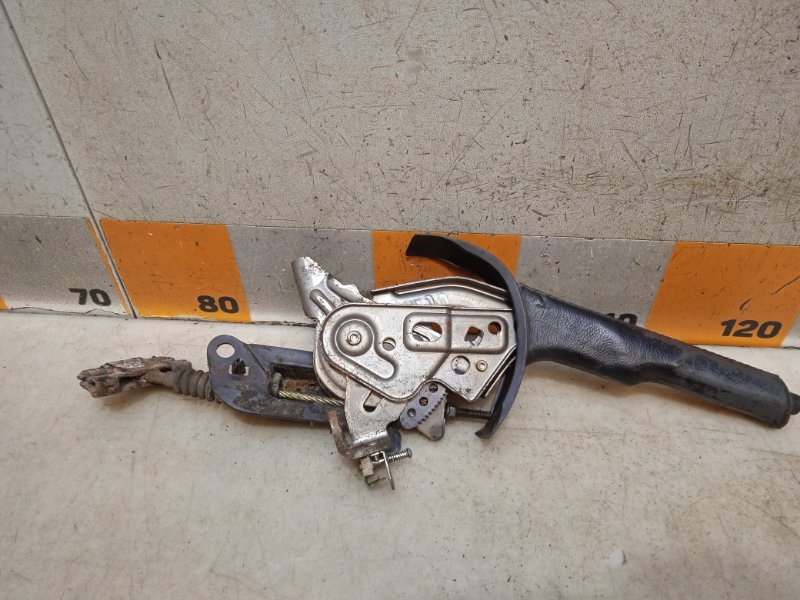 Рычаг стояночного тормоза