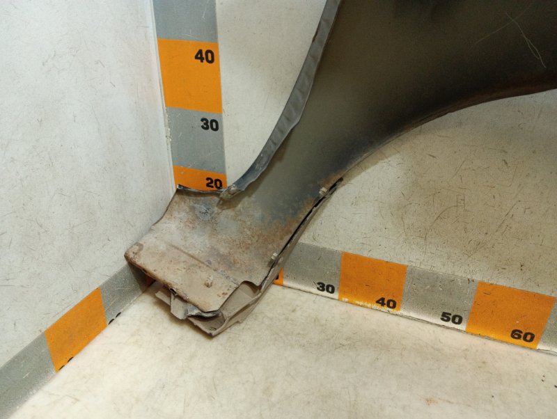 Крыло переднее левое