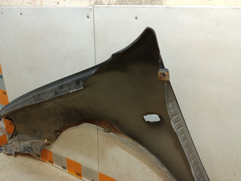 Крыло переднее правое