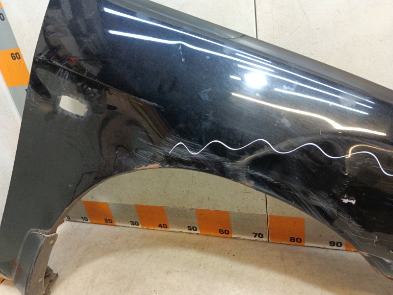 Крыло переднее правое