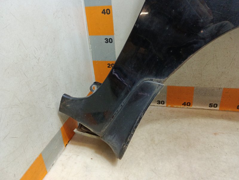 Крыло переднее правое