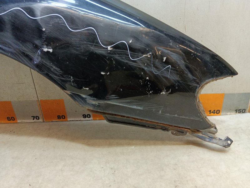 Крыло переднее правое