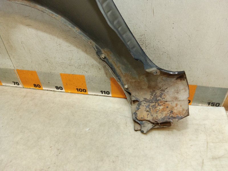 Крыло переднее правое