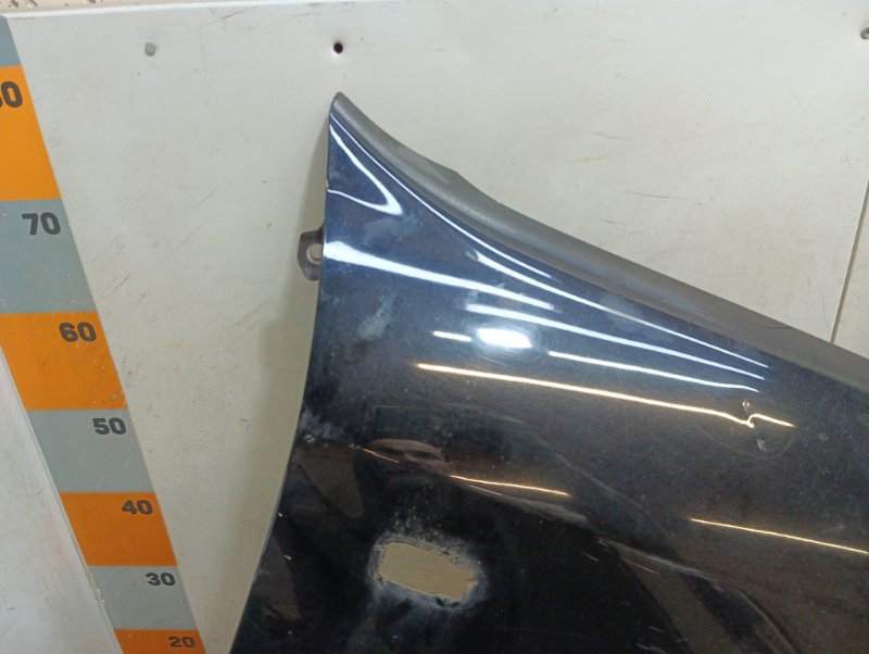 Крыло переднее правое