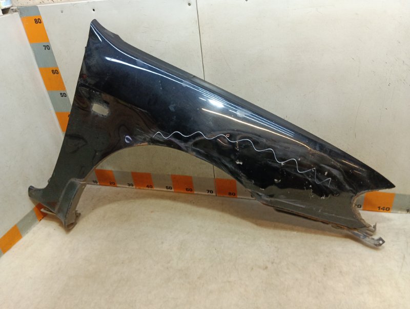 Крыло переднее правое