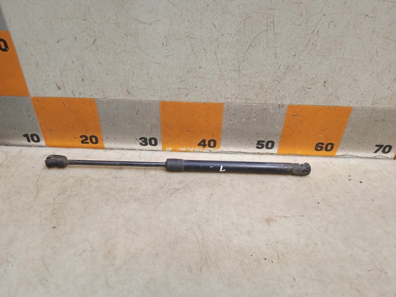 Амортизатор капота