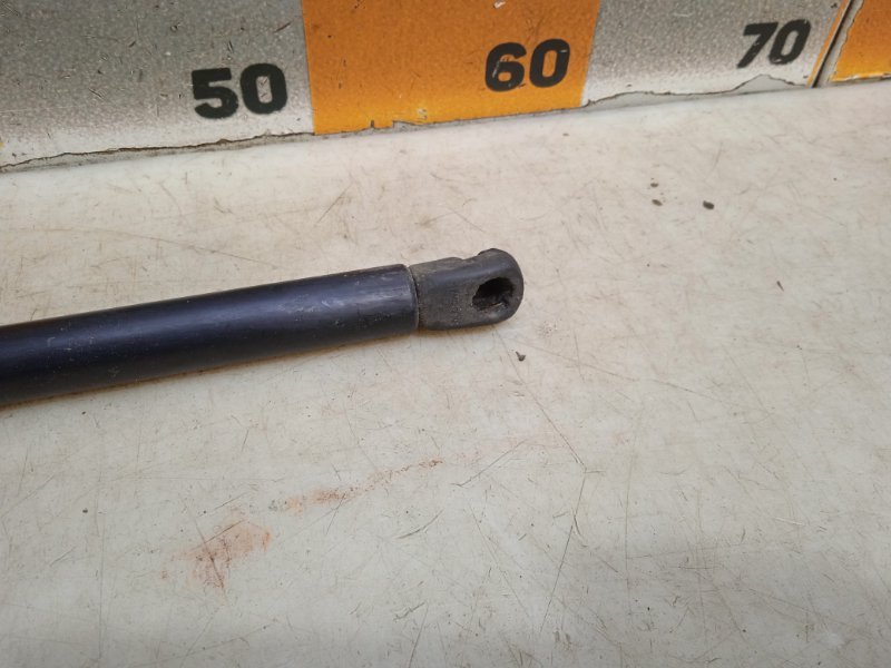 Амортизатор капота