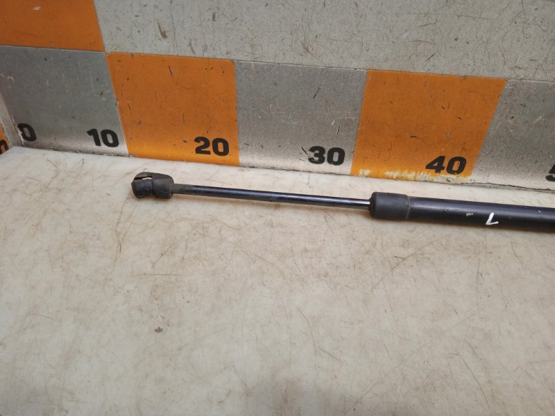 Амортизатор капота