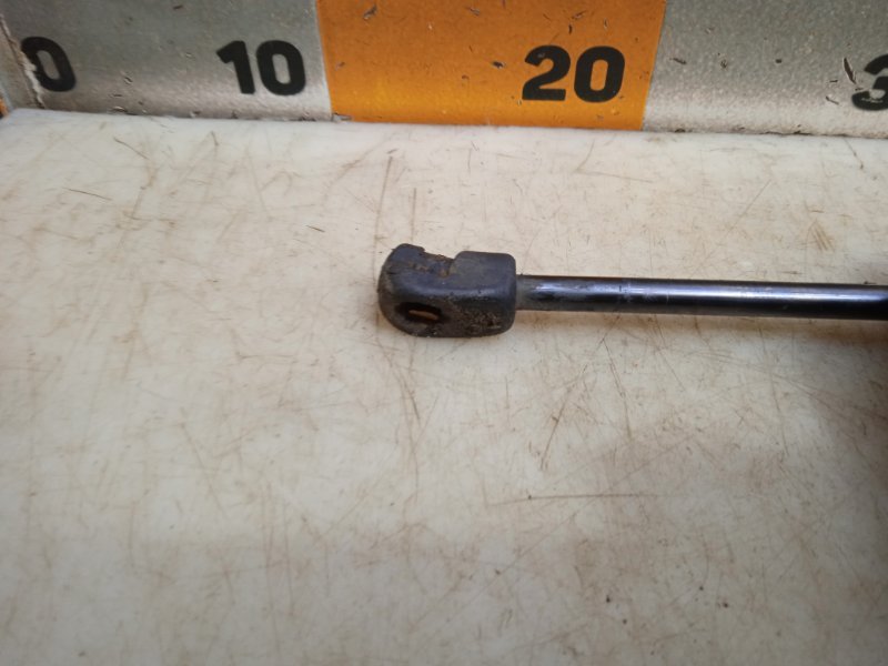 Амортизатор капота