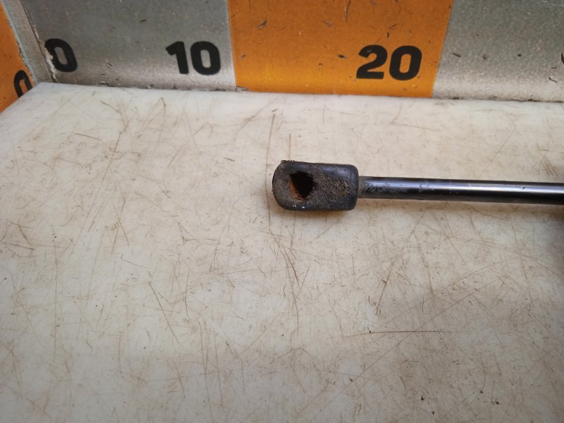 Амортизатор капота