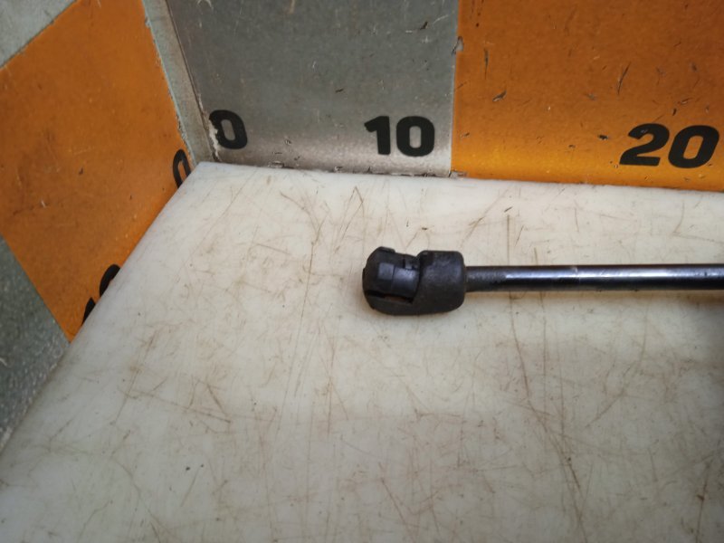 Амортизатор капота