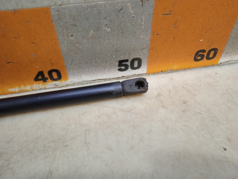 Амортизатор капота