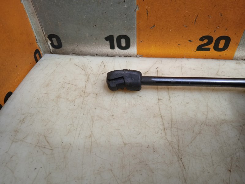 Амортизатор капота