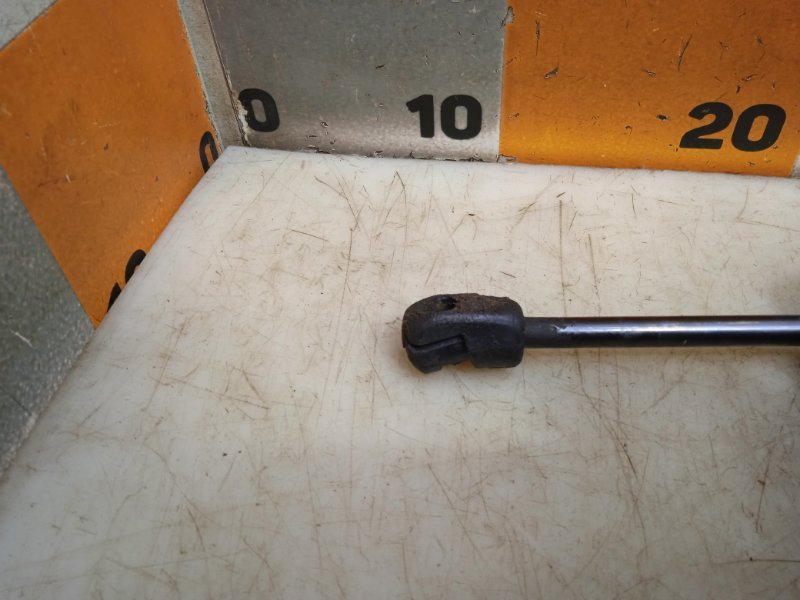 Амортизатор капота