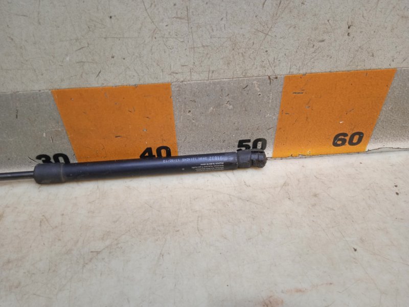 Амортизатор капота